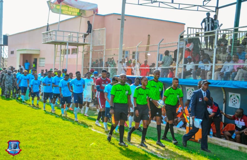 NIGER TORNADOES SHATTER BAYELSA UNITED’S UNBEATEN STREAK WITH ISMAILA SARKI’S CLINICAL HEADER.